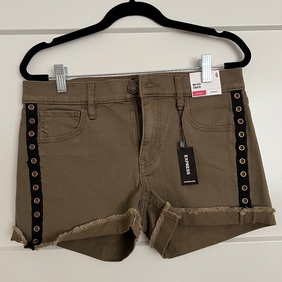 Mid-Rise Shortie Shorts - NWT - Picture 1 of 5